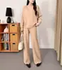 Tejidos de estilo europeo y americano para otoño e invierno: nuevo conjunto de dos piezas para mujer: suéter grueso de cuello medio alto y pantalones de pierna ancha de color liso