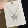 Colar Novo com Pingente de Borboleta para Mulheres Verão 2026, Luxo Leve Nicho Fresco Doce Corrente de Clavícula em Aço Titânio Acessórios Atacado