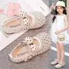Sandalias para Niña Malla Hueca Zapatos Romanos Suela Suave Estilo Verano 2026 Zapatos Infantiles Niña Pequeña Moño Sandalias de Princesa