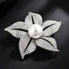 Moda Quente Corsage de Pérola Estilo Coreano Elegante Broche Flor de Zircônia Feminino Pinos de Lapela de Alto Padrão para Casaco Terno Vestido Feminino