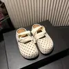 Pantuflas de punta abierta para mujer para usar en exteriores, nuevas y populares de otoño 2026, zapatos de mujer elegantes y modernos, zapatos versátiles casuales estilo Birkenstock de celebridad de internet