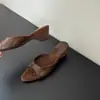 Sandálias de dedo femininas estilo coreano Chuyuji com salto grosso, bico fino, sola macia antiderrapante, sandálias casuais versáteis para uso externo para mulheres