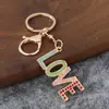 Llavero de Letras LOVE con Pedrería de Colores Llavero Metálico Incrustado con Pedrería Amuletos para Bolsos de Pareja Pequeños Regalos Venta al por Mayor