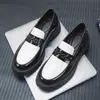 Sapatos masculinos mocassins de couro slip-on, estilo britânico, moda outono, negócios, tamanho grande, blocos de cor, transfronteiriços