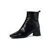 Otoño e invierno 2023 Nuevas botas de moda de piel de vaca con punta cuadrada y tacón grueso, cierre lateral, tacón medio, botines de tacón medio color moca retro para mujer