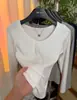 Camiseta de Nuevo Estilo 2026 con Cuello en V y Cuello Ancho, Top Ajustado para Mujer, Moderno y Versátil, Escote Bajo, Efecto Adelgazante