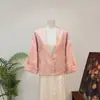 [Li] Nova jaqueta jacquard de cor sólida com decote V profundo em estilo chinês, nova coleção outono 2026, design estiloso e moderno para mulheres