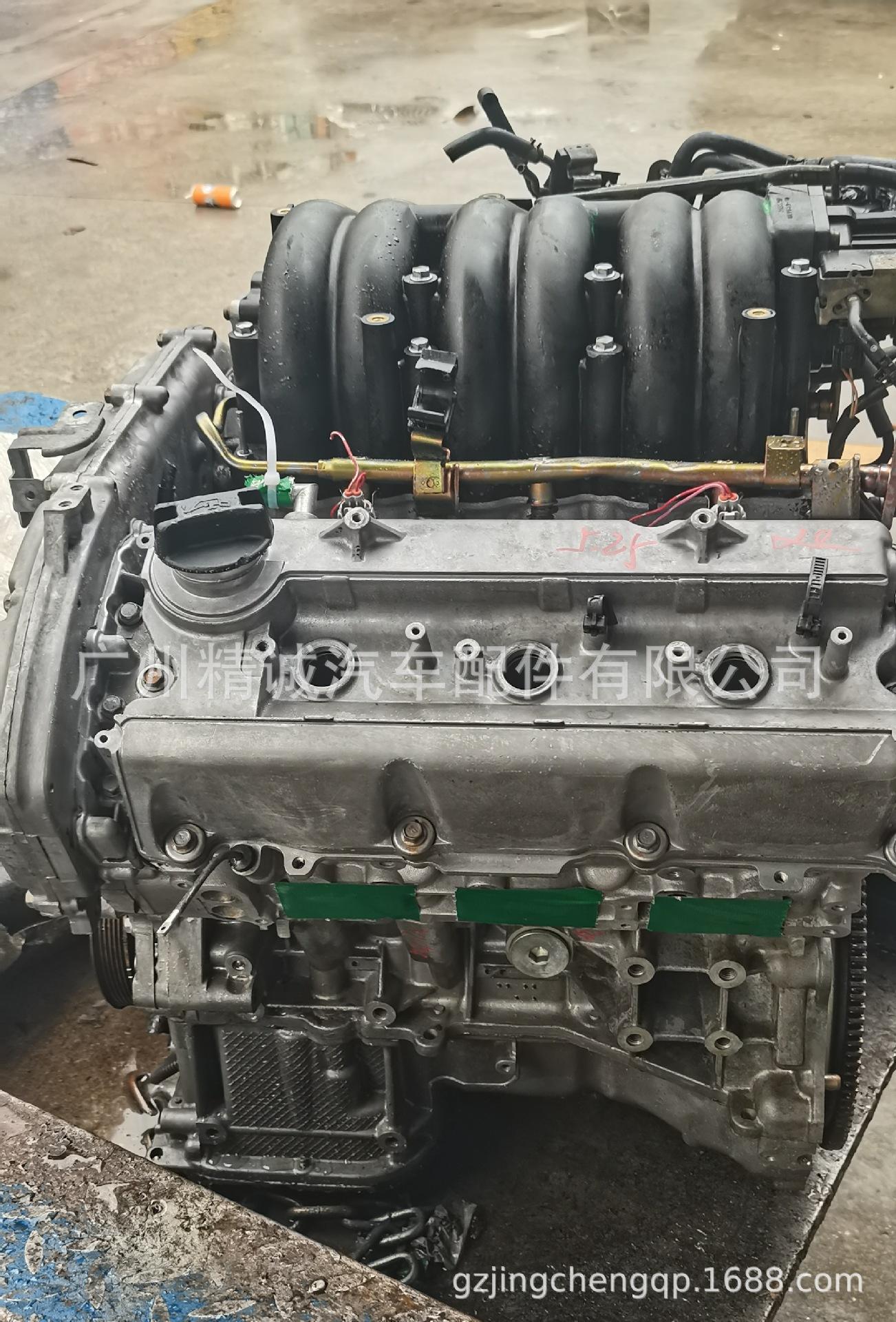 日产风度A33 3.0V 发动机3