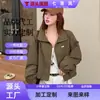 Procesamiento personalizado Otoño 2026 Estilo Ropa de Trabajo Cuello Alto Chaqueta Corta para Mujer Holgada Casual Chaqueta Top Tendencia Cien