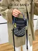 Bolso Cilíndrico Versátil de Gama Alta Moda Otoño e Invierno 2025 Bolso Cubo Simple Popular Bolso Cruzado para Mujer