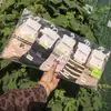 Meias esportivas de algodão Hongmuyuan 26, novas para outono e inverno, para mulheres, de comprimento médio até a panturrilha, frescas e estilosas, em uma linda cor marrom, disponíveis para atacado em grande quantidade