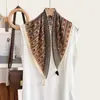 Pañuelo estilo vintage con estampado de anacardos para mujer, un accesorio chic y discreto que se puede usar en capas e incluso como cinturón para la cintura para crear un efecto adelgazante