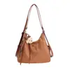 2026 Nova Bolsa de Ombro Única de Camurça e Pelúcia Retrô de Nicho para Mulheres Bolsa Tote de Couro Macio de Grande Capacidade Bolsa de Braço Versátil e Fashion