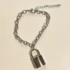 Pulseira de Aço Titânio Simples Vazada Personalizada Estilo Europeu e Americano Pulseira com Fecho de Corrente Estilo Hong Kong Pulseira Feminina Estilo Coreano Estudante