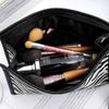 Bolsa de Cosméticos Clásica Blanca y Negra, Bolsa de Cosméticos con Patrón de Tablero de Ajedrez, Bolsa de Almacenamiento Impermeable Serie Blanca y Negra