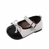 Sapatos pequenos de couro para meninas para primavera e outono, sapatos da moda com sola macia para bebês e pré-escolares, sapatos de mola estilo princesa para crianças pequenas