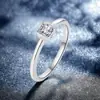 Anillo Cuadrado de Plata de Ley S925 con Corte de Tres Flores y Moissanita, Artesanía Italiana, Anillo Versátil Simple y Elegante para Mujer al por Mayor