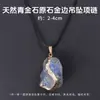 Pingente Pedra Bruta Aquamarina Natural Formato Irregular Pingente Pedra Bruta Aquamarina Gota d'Água Irregular Colar Simples com Cordão de Cera