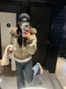 Chaqueta de Algodón con Capucha y Cuello Grande de Piel para Mujer, Nueva de Invierno 2026 Gruesa Corta Versátil Abrigo de Algodón para Figuras Pequeñas