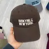 Gorra de Béisbol Retro Americana con Bloques de Color y Bordado de Letras de Ala Ancha y Copa Suave para Mujer, Primavera y Verano, Gorra con Visera para Adelgazar el Rostro para Hombre, Moderna