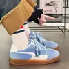 Nuevos Zapatos Rojos de Exportación Primavera/Verano 2026 Zapatos de Entrenamiento Alemanes Zapatillas Casuales Planas Elegantes para Ventas Transfronterizas