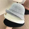 Sombrero de Pescador Simple de Lana Tejida Estilo Coreano para Mujer, Ala Plegable, Calidez Otoño/Invierno, Hace que la Cara Parezca Más Pequeña, Logo Metálico, Estilo Nuevo, Sombrero de Pescador Versátil