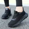 Zapatos de mujer Jinjiang 2025 otoño e invierno nuevos zapatos para danza cuadrada shuffle dance zapatos deportivos de aeróbicos súper ligeros transpirables suela suave hombre