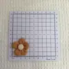Granos de Maíz 4.5cm Flor de Cinco Pétalos Linda Flor Hecha a Mano Accesorios para el Cabello Versátiles Ropa, Zapatos, Sombreros, Bolsos y Accesorios