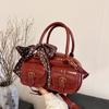 Bolso de mano estilo bolos de estilo retro, estilo Boston, de alta gama, para mujer, de un solo nicho, de estilo extranjero.