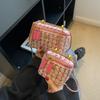 Bolso pequeño de hombro cruzado de nicho de moda popular de este año para mujer 2022 nuevo bolso cuadrado pequeño estilo Chiang de lana con cadena pequeña