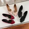 Zapatos de mujer de cuero de oveja estilo francés combinados con una falda, lazo elegante, corte lateral, que aumentan la altura, zapatos rojos poco profundos para mujer