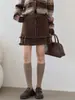 A popular saia de tricô com cintura alta, corte A e cordão para mulheres deste ano é um estilo doce e ousado que afina a silhueta e é adequado para o outono.