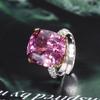 Anillo cuadrado de corindón de imitación de moda europea y americana chapado en oro de cobre Zhuang Shengsheng 2024 para mujer, 14 x 16