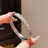 Pulsera de Malla Geométrica Retro de Oro Real de 18 Quilates Galvanizado Lujo Accesible Diamante de Zirconia Joyería de Mano de Alta Gama para Mujer