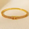 Pulseira de Joias da Moda Estilo Ins, Pulseira Simples de Cobre Europeia e Americana, Micro-Incustada Banhada a Ouro 18K, Versátil de Luxo Leve para o Dia a Dia, Pulseira Aberta