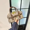 Bolso de Hombro de Diseño de Nicho de Comercio Exterior Transfronterizo 2026 con una Textura Versátil de Alta Gama, Adecuado tanto para Llevar en la Mano como para Usar Cruzado