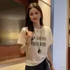 Un Conjunto Completo de Atuendo Ootd: Conjunto de Dos Piezas con Camiseta de Manga Corta Estampado de Letras Estilo Coreano y Bufanda de Seda, Falda de Longitud Media