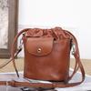 Bolso Redondo de Cubo para Mujer de Cuero de Flor Entera, Estilo de Viajero de Moda Transfronterizo, Nuevo Estilo Europeo y Americano, Versátil de Cuero Genuino, Moderno y Suave