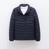 Pinghu Chi Xin 90 Plumas de Ganso Nuevo Estándar Nacional Otoño/Invierno Nuevo Estilo Sencillo Cuello Alto Ligera Chaqueta de Plumas para Hombre Estilo Corto Tallas Grandes Ropa de Abrigo