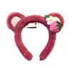 2025 Nueva Diadema con Cara de Oso de Fresa para Lavado Facial Diadema para el Cabello de Mujer Diadema para Mascarilla de Otoño e Invierno Pasador Relleno de Color Fresa
