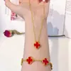 Collar de trébol de cuatro hojas de cinco flores con concha negra y oro de arena de Vietnam, joyería simple de alta gama, no se decolora durante mucho tiempo, temperamento femenino