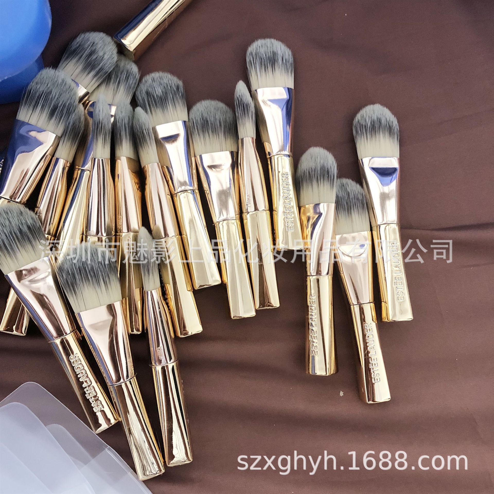 雅诗兰黛 白金粉底刷21_副本.jpg