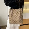 Bolsa tote, de ombro único, estilo retrô, estampa de bolinhas, versátil para o dia a dia, design elegante, nova coleção 2026, grande capacidade, estilo outono, design de nicho