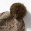 Cachemira 2025 Otoño e Invierno Nuevo Sombrero Trenzado Cálido para Exterior con Protección para las Orejas con Bola de Pelo de Rombos Sombrero Casual de Punto para Mujer