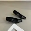 Zapatos de tacón de aguja cuadrados retro para mujer, nueva colección otoño/invierno 2026, elegantes, minimalistas, versátiles, zapatos de punta fina