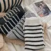 Outono e inverno meias grossas quentes de lã listradas meias de cano médio femininas estilo coreano meias atoalhadas fábrica de meias Zhuji atacado