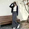 Estilo Garota Popular Roupas de Verão Femininas Justas Estilo Coreano Versátil Valoriza a Silhueta Conjunto de Cardigã Regata Vestido Longo Listrado de Cintura Alta Peça Única