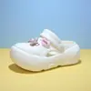 Sapatos com Furos de Cachorrinho Fofo de Solado Grosso Feminino Novo Estilo Verão Outdoor Antiderrapante à Prova de Odor Sapatos de Praia para Litoral Sandálias que Aumentam a Altura