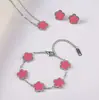 Pulsera de Flor de Cinco Hojas Doble Cara Europea y Americana Transfronteriza para Mujer Acero de Titanio Chapado 18K Antidesvanecimiento Moda Lujo Accesible Versátil Joyería al por Mayor