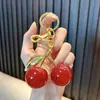 Colgante de Bolso con Fruta de Cereza de Resina Llavero de Coche de Cereza Colgante para Bolso Regalo Creativo para Dama